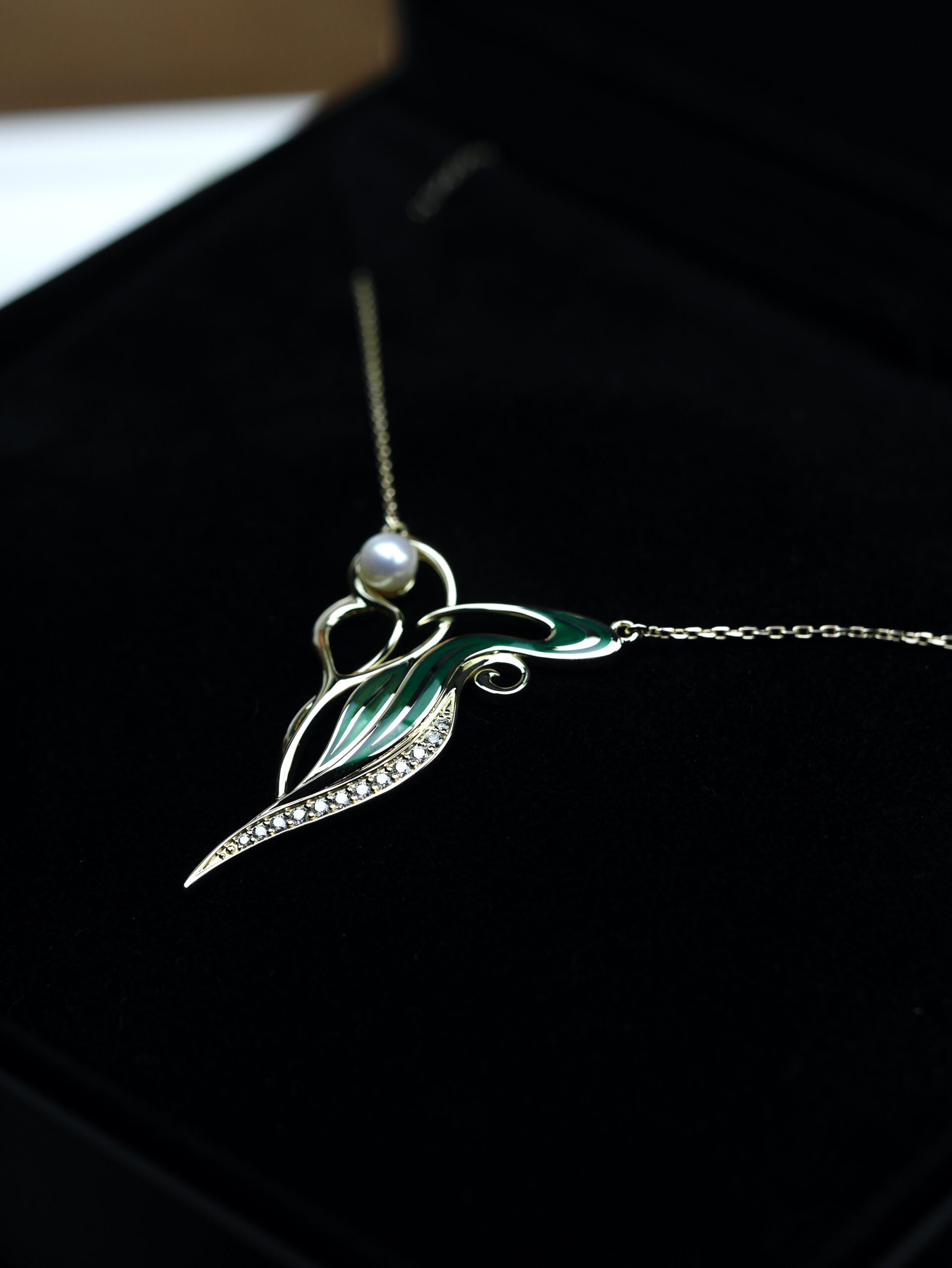 Naszyjnik w stylu Renee Lalique